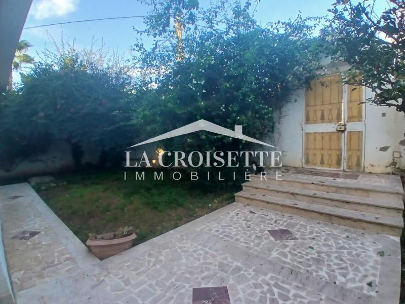 Rez-de-chaussée de villa meublé S+3 avec jardin à Carthage